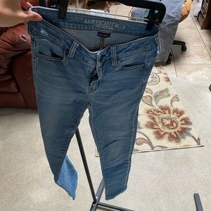 AMERICAN EAGLE SKINNY JEANS